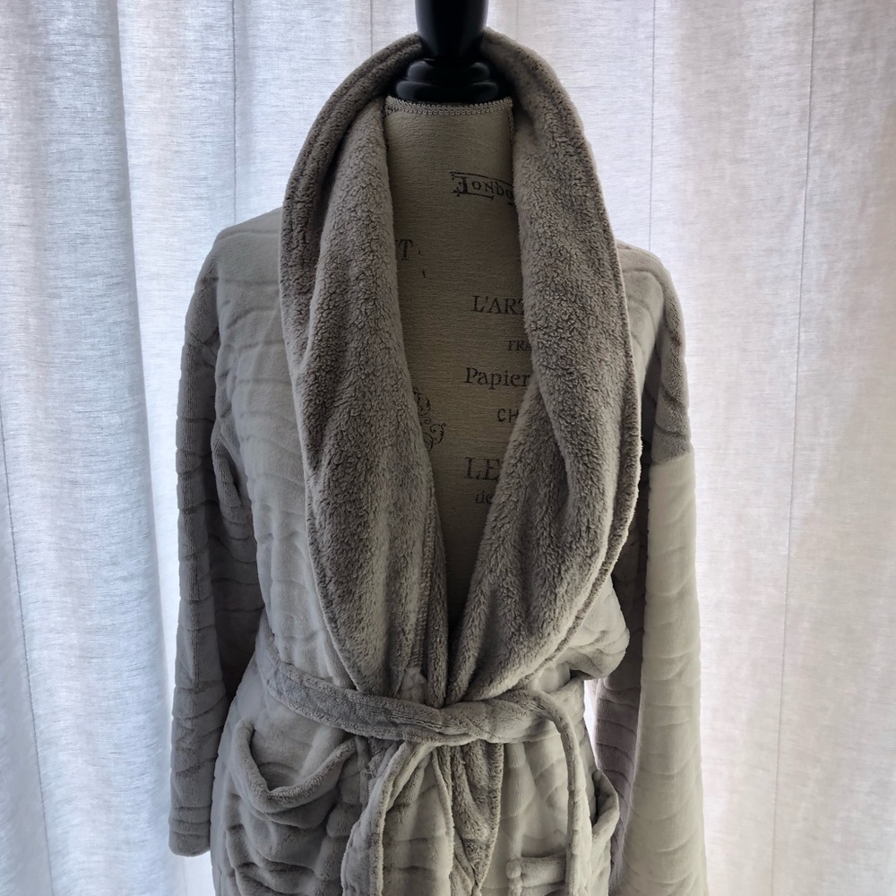 Anne Klein Bathrobe - Picture 3 of 7